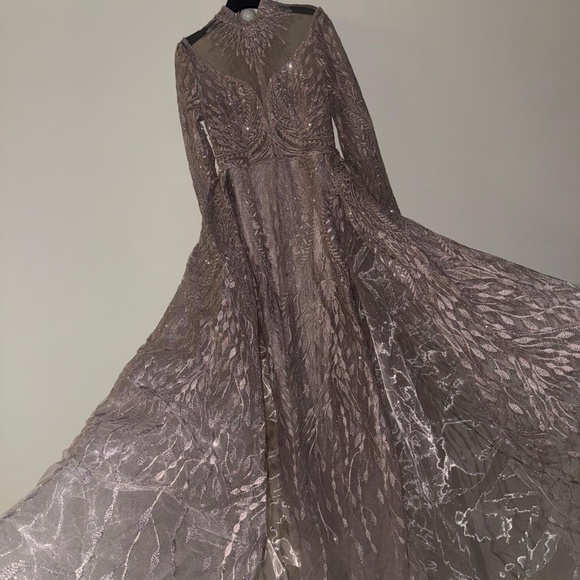 Party dresses - Picture 16 of 17